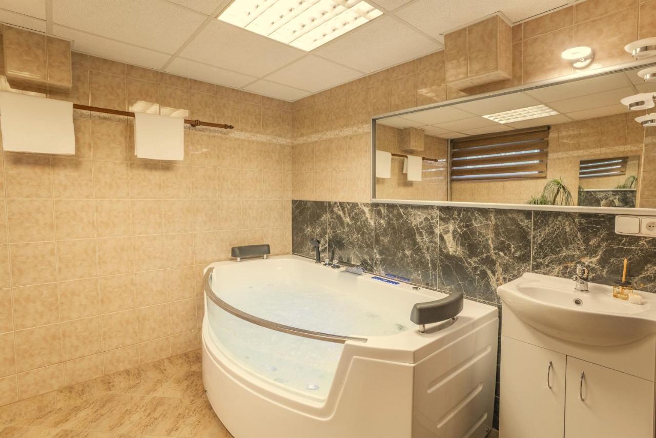 Wellness Studio! Finnish Sauna, Whirlpool, Gym & More! Прага Екстериор снимка